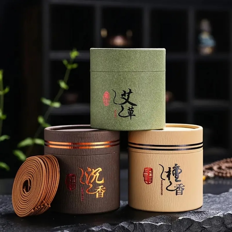 Trois boîtes d'encens en bobines et plusieurs spirales 