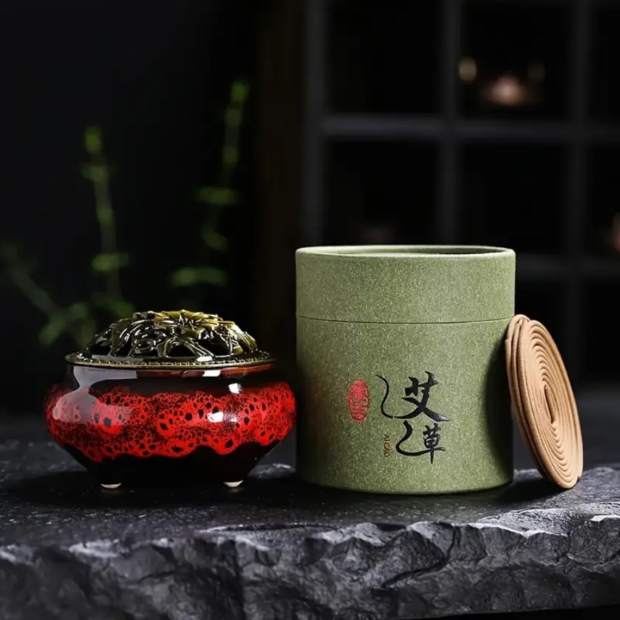 Une boîte d'encens à l'armoise avec un bruloir et une spirale