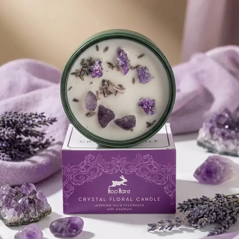 Bougie cire de soja lavande Hop Hare avec cristaux d'améthyste et fleurs séchées dans un bocal en verre