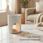 Brûle Parfum Tower Blanc diffuseur céramique blanc sur marbre, cire parfumée scentchips, décoration intérieur minimaliste