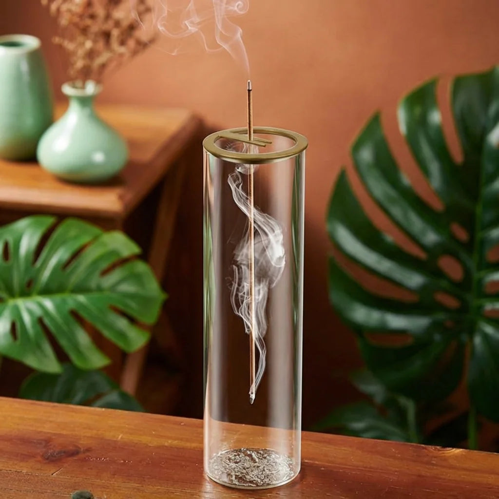 Brûleur encens verre cylindrique transparent avec bâton, décoration zen design luxe sur bois