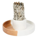 une sauge dans un porte palo santo et sauge bicolore en céramique