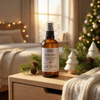 Brume d'oreiller Noël blanc 100ml sur table de nuit avec décor festif