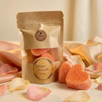 Savon Carré d'Ambre Coral Blush cœur 50g avec emballage kraft sur fond ivoire