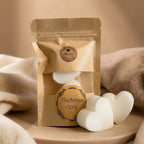 Carrés d'Ambre Cachemire Coeur ByBazz, blocs de parfum en forme de cœur sur surface chaleureuse