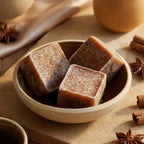 Carrés fondants ambre HomeBreeze 50g dans bol céramique, éclairage studio professionnel
