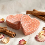Carrés fondants cannelle coeur ByBazz avec sucre cristallisé et bâtons de cannelle