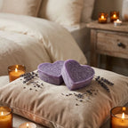 Carrés fondants violette ByBazz 50g sur coussin velours avec fleurs de lavande
