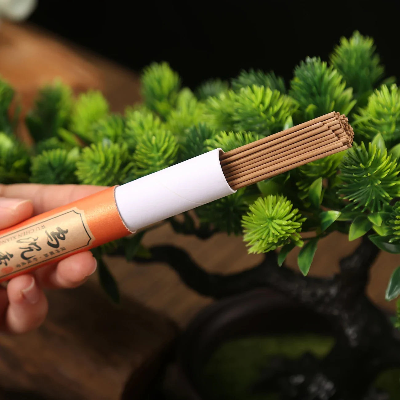 L'une des onzes boites de bâtons d'ences