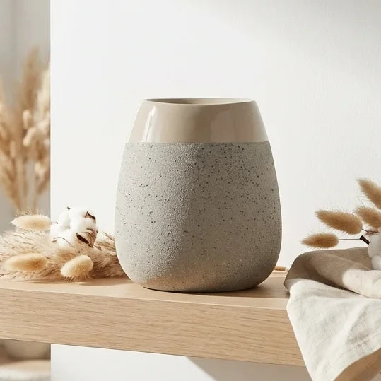 Diffuseur béton gris Scentchips pour cire parfumée sur étagère en bois