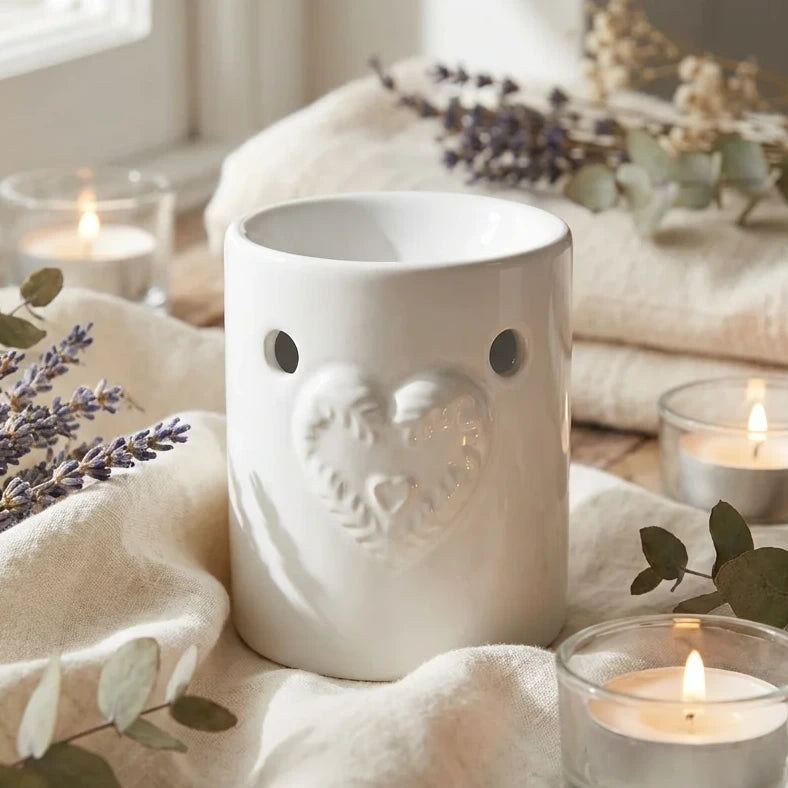 Diffuseur cire parfumée cœur blanc design romantique avec décoration élégante