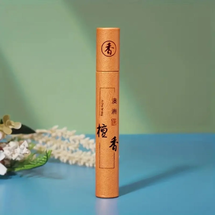 Une boîte de 18 pièces de bâtons d'encens parfum bois de santal