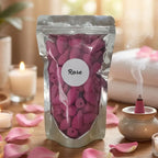 Encens cascade rose 60 cônes avec pétales, bougies et ambiance spa relaxante sur surface bois
