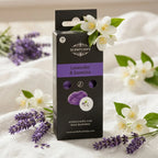 Fondant de cire Scentchips Lavande et Jasmin avec fleurs fraîches sur fond blanc