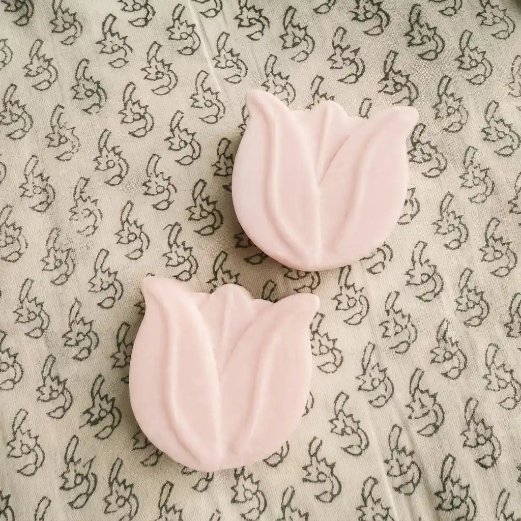 Fondant Tulipe HomeBreeze 15g - savons rose tulipe sur tissu lin beige