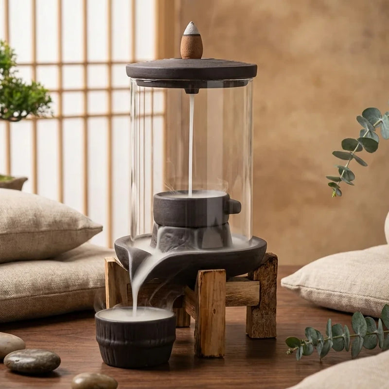 Fontaine à encens backflow céramique avec cascade de fumée, design zen minimaliste sur base en bois