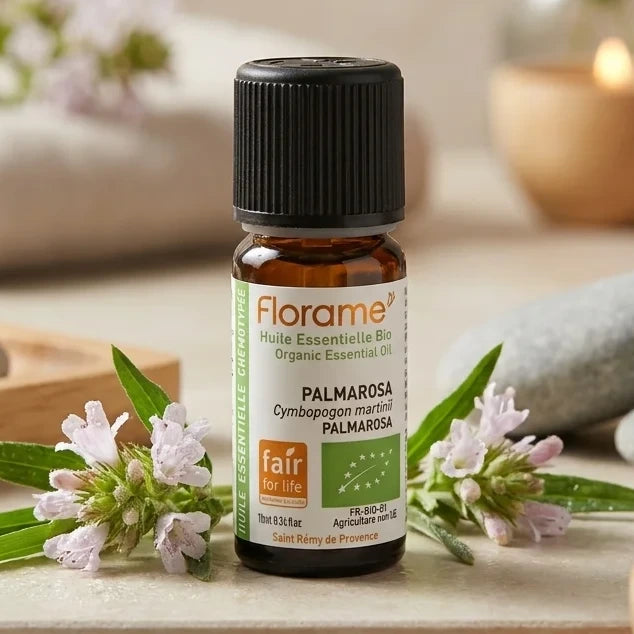 Huile essentielle Bio Palmarosa 10ml Florame dans ambiance spa avec fleurs et pierres