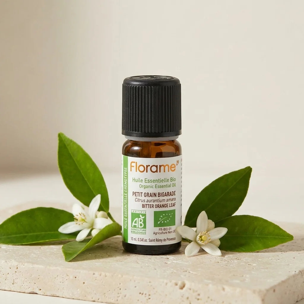 Huile Essentielle Bio Petit Grain Bigarade Florame 10ml flacon avec feuilles d'orange