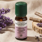 Huile Essentielle Lavande Aspic Bio Saint Hilaire 10ml avec fleurs séchées et sprigs lavande