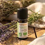 Huile essentielle Lavandin Grosso bio Florame 10ml avec fleurs de lavande fraîche