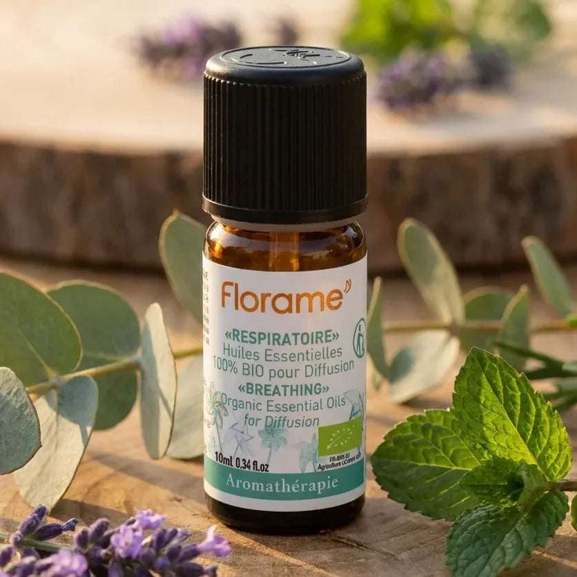 Huiles essentielles Respiratoire Bio Florame 10ml avec eucalyptus et lavande sur bois naturel
