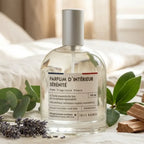 Parfum d'intérieur Sérénité 100ml Jolis Baume avec lavande et eucalyptus sur linge crème