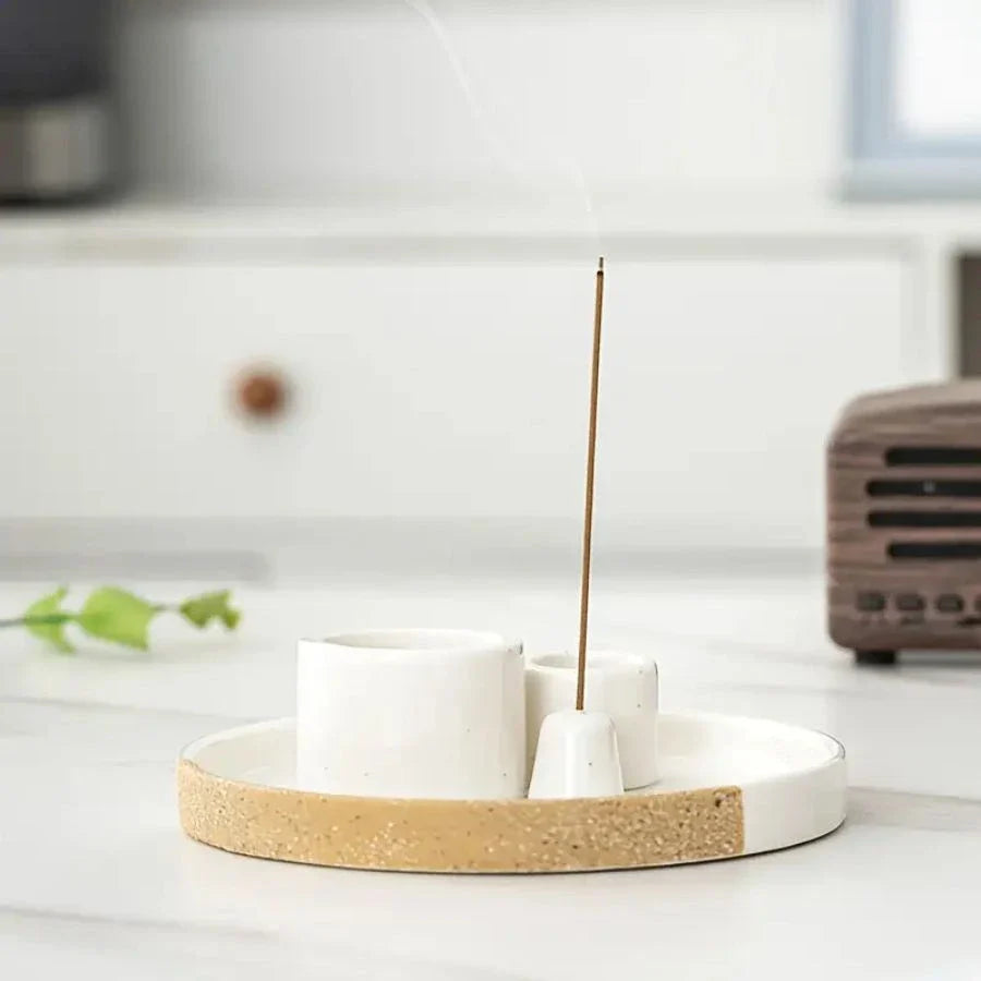 Un porte encens 3 en 1 avec un bâton d'encens