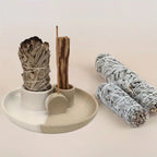 Une porte encens et palo santo 3 en 1 avec deux fagots de sauge blanche