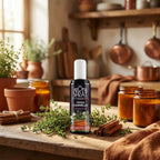 Spray ambiance bio thym cannelle 100ml dans cuisine avec herbes aromatiques fraîches