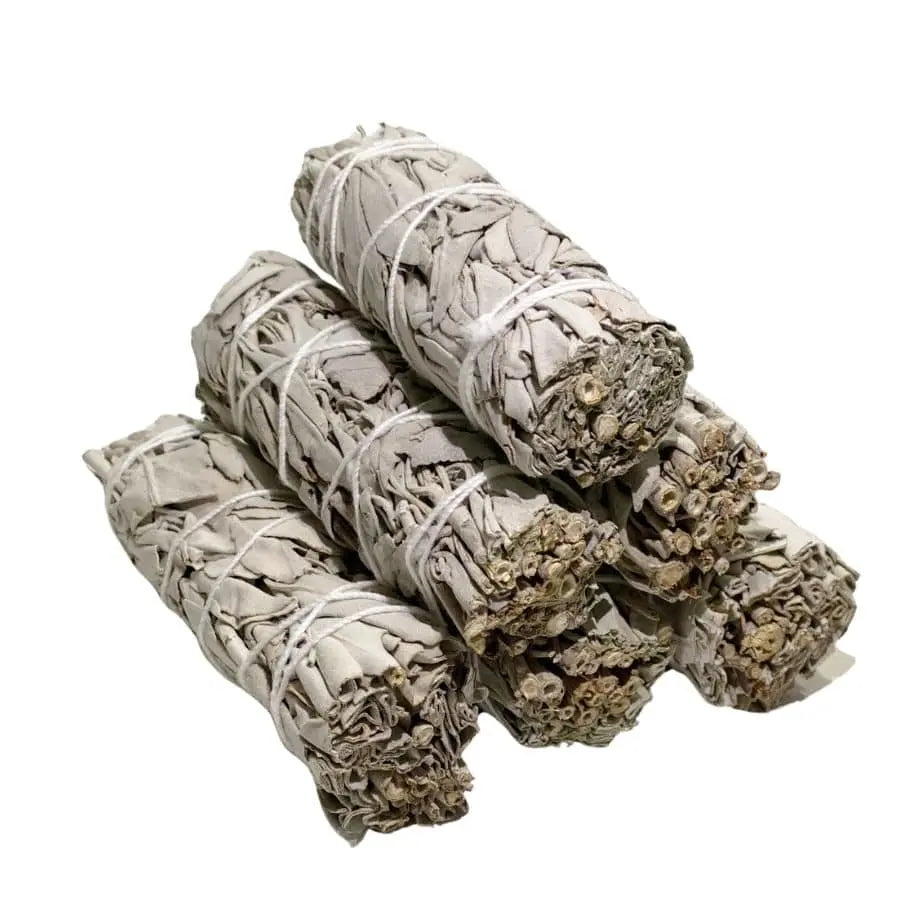 Photo de plusieurs Tresses d’Encens Sauge Blanche de Californie à brûler les unes au dessus des autres